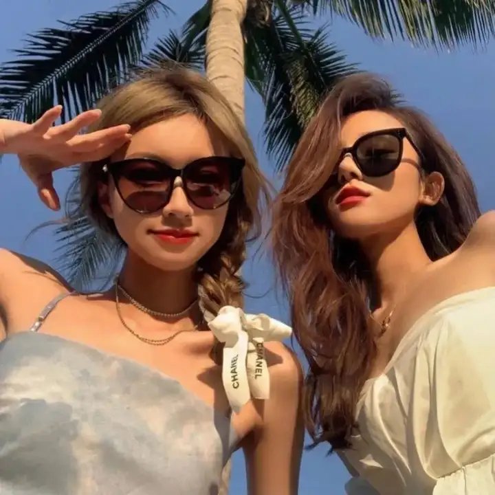 照片的她
