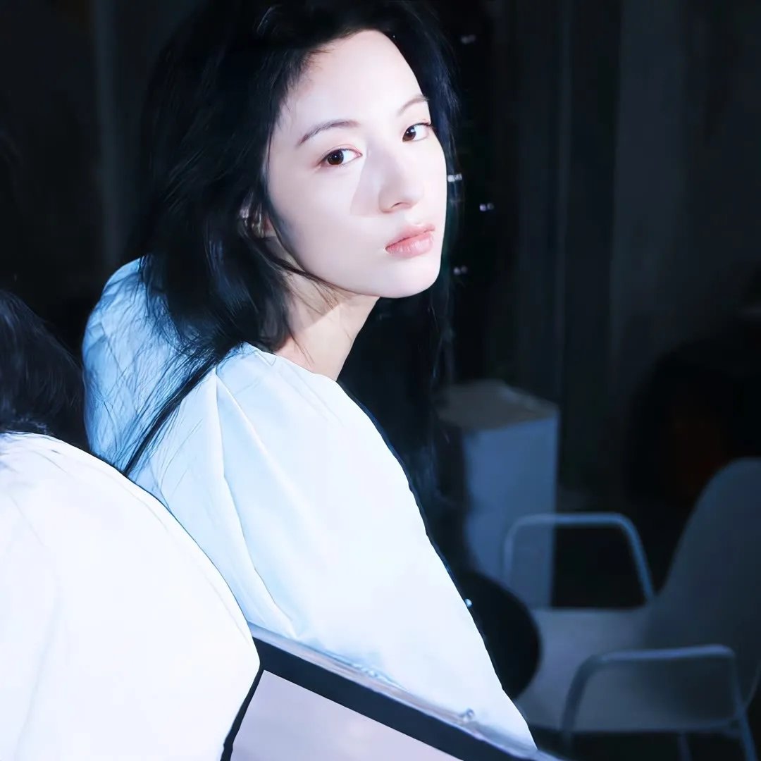 她不当女主很多年